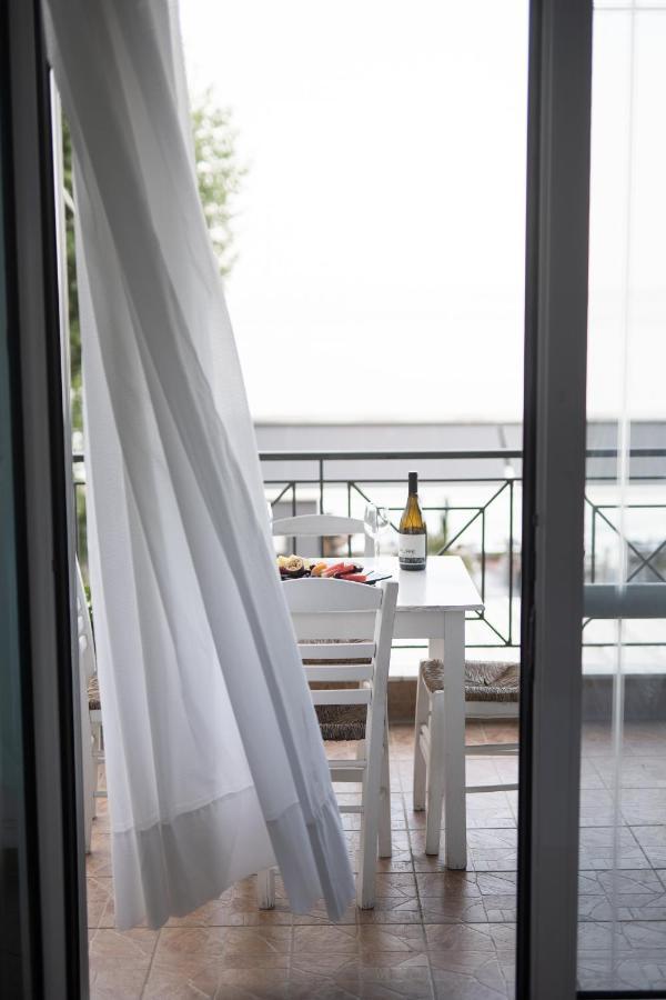 Glykanisos Mini Suites Nea Peramos (Macedonia) Exterior foto