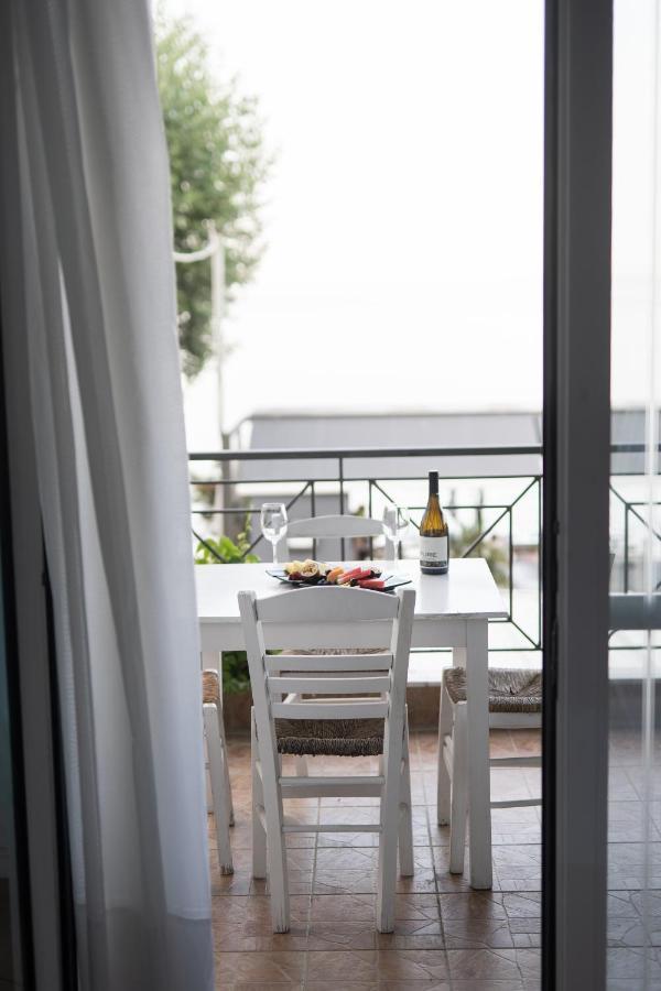 Glykanisos Mini Suites Nea Peramos (Macedonia) Exterior foto